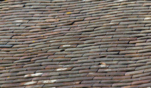 Uneven roof tiles